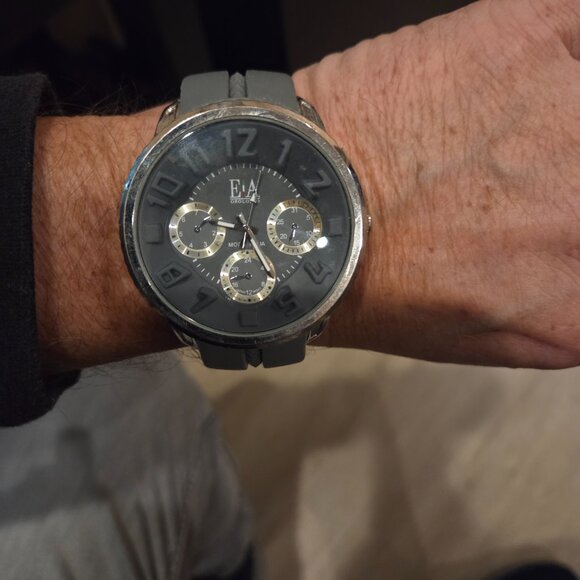 Mens Watch - Picture 2 of 2